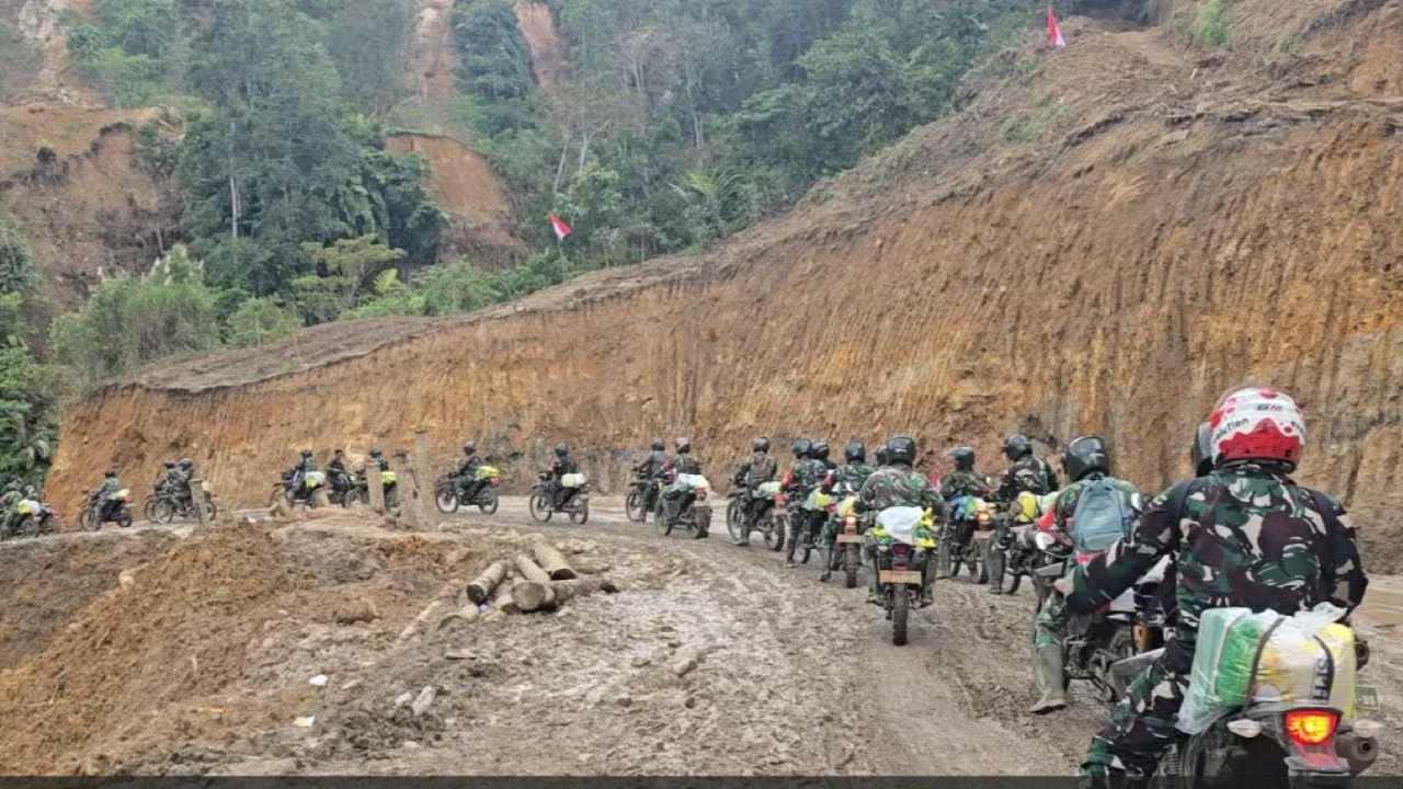 Ratusan Prajurit TNI Bermotor Trail Terobos Jalur KKA Antar 10 Ton Bantuan ke Bener Meriah dan Aceh Tengah