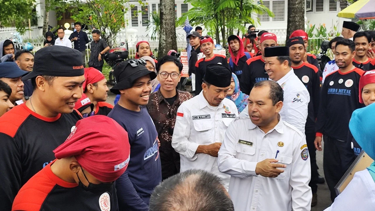 Sahkan UMP Sulsel Rp3,921 Juta, Gubernur Andi Sudirman Wanti-wanti Perusahaan Tak Ingkar Janji