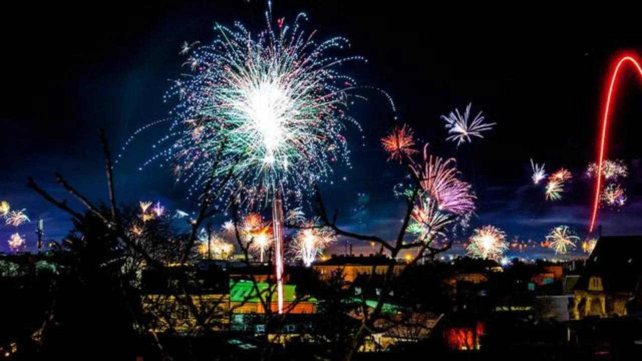 500.000 Lebih Unit Kendaraan Hilir Mudik di Kota Bandung saat Malam Natal 2025