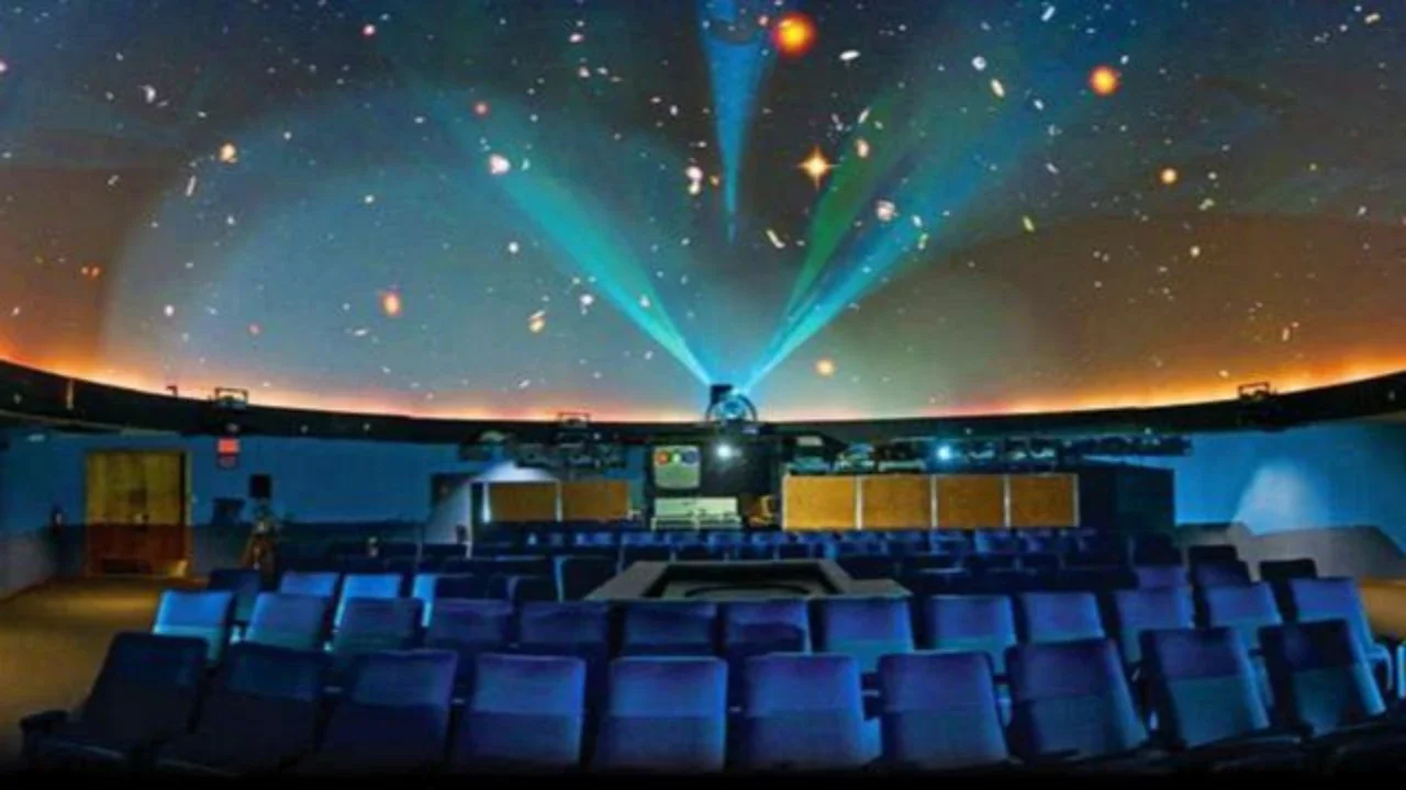 Planetarium merupakan tempat terbaik jika ingin menyaksikan gerhana bulan dengan jelas (Sumber foto: Unitypalmbeach.com)