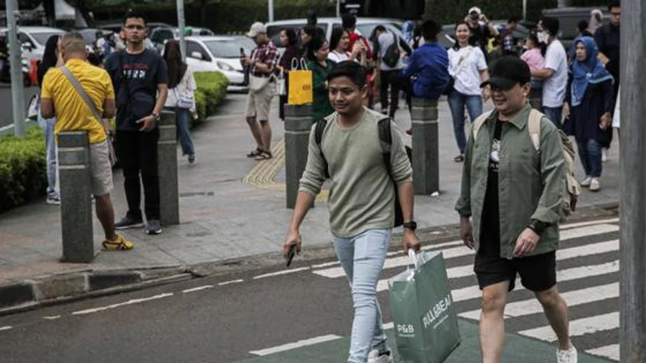 Khusus Jakarta, BPS mencatat rata-rata gaji pekerja di ibu kota adalah Rp5,25 juta sebulan. Meski demikian, rata-rata gaji di Jakarta ini menjadi yang tertinggi dibandingkan provinsi lainnya