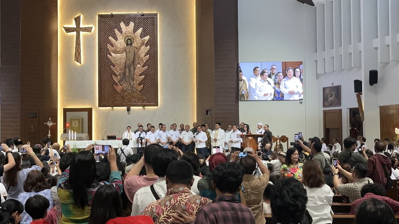 VIDEO: Keliling Gereja di Malam Natal, Gubernur Pramono Disambut Hangat Umat Kristiani