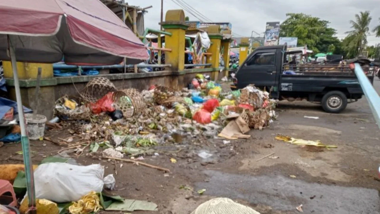 Dinas Lingkungan Hidup Kota Mataram mencatat realisasi Retribusi Sampah Mataram mencapai hampir Rp6 miliar hingga Desember 2025, meskipun target 2026 tetap menantang di tengah penundaan kenaikan tarif.