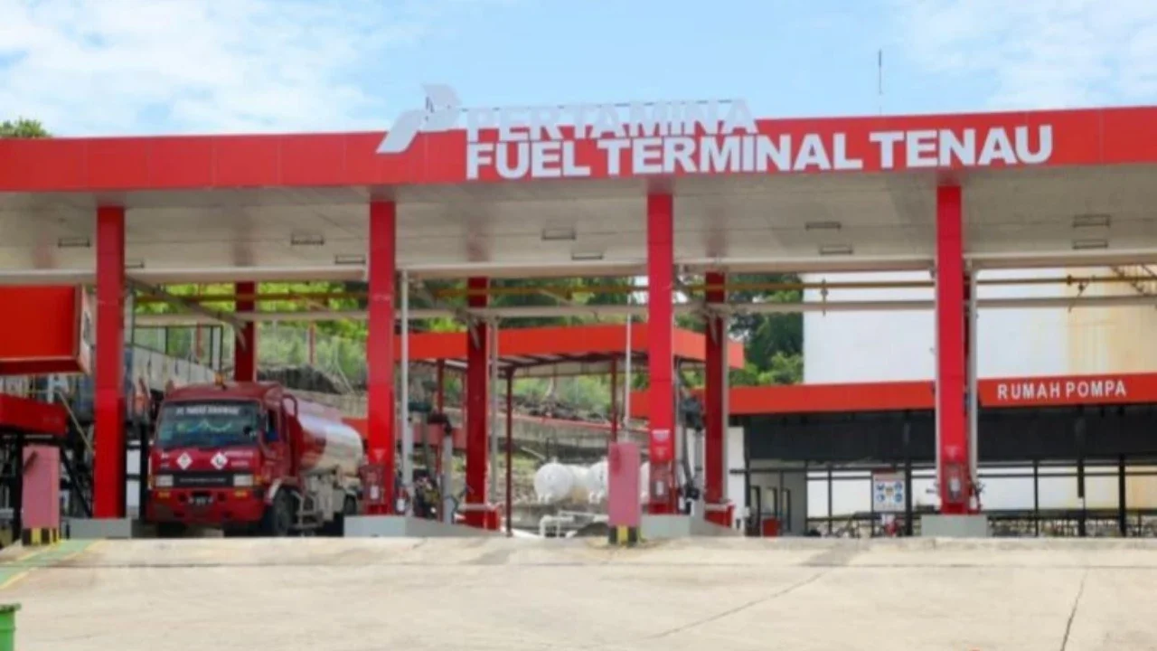 Pertamina Patra Niaga memastikan kesiapan energi Nataru NTT 2025/2026 dengan stok BBM dan LPG yang aman, didukung koordinasi erat bersama Pemerintah Provinsi NTT untuk kelancaran distribusi.