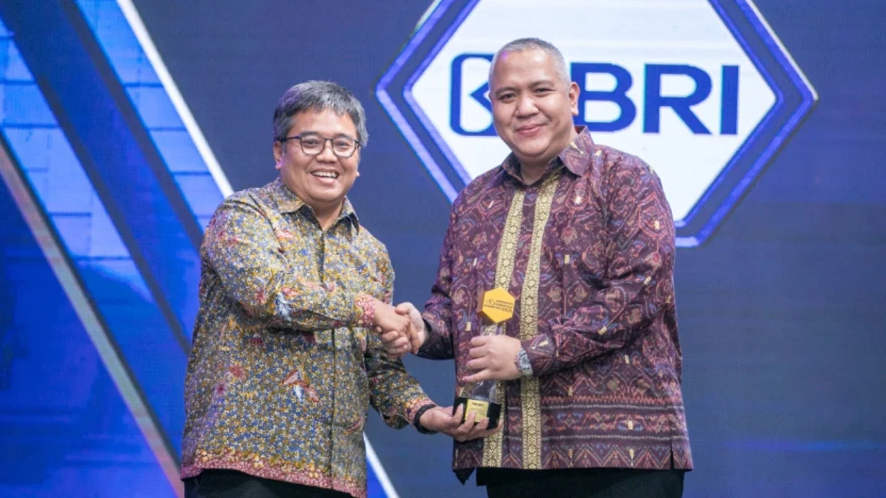 Dorong Ekonomi Kerakyatan, BRI Raih Penghargaan Anugerah Penggerak Sektor Keuangan atas Inisiatif Holding UMi