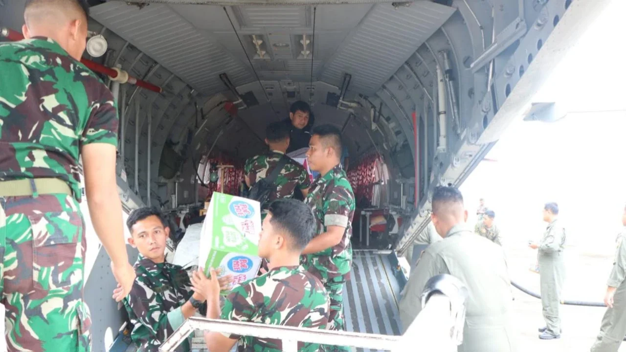 VIDEO: Respons Kapolri Panglima Bantuan Beras Hancur Dikirim Lewat Heli 