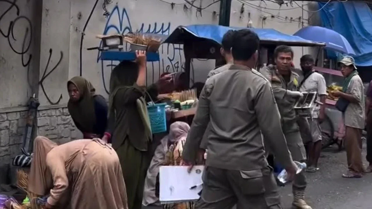 Viral Wisatawan Keluhkan Asap Malioboro, Satpol PP Gerak Langsung Angkut Pedagang Sate Keliling
