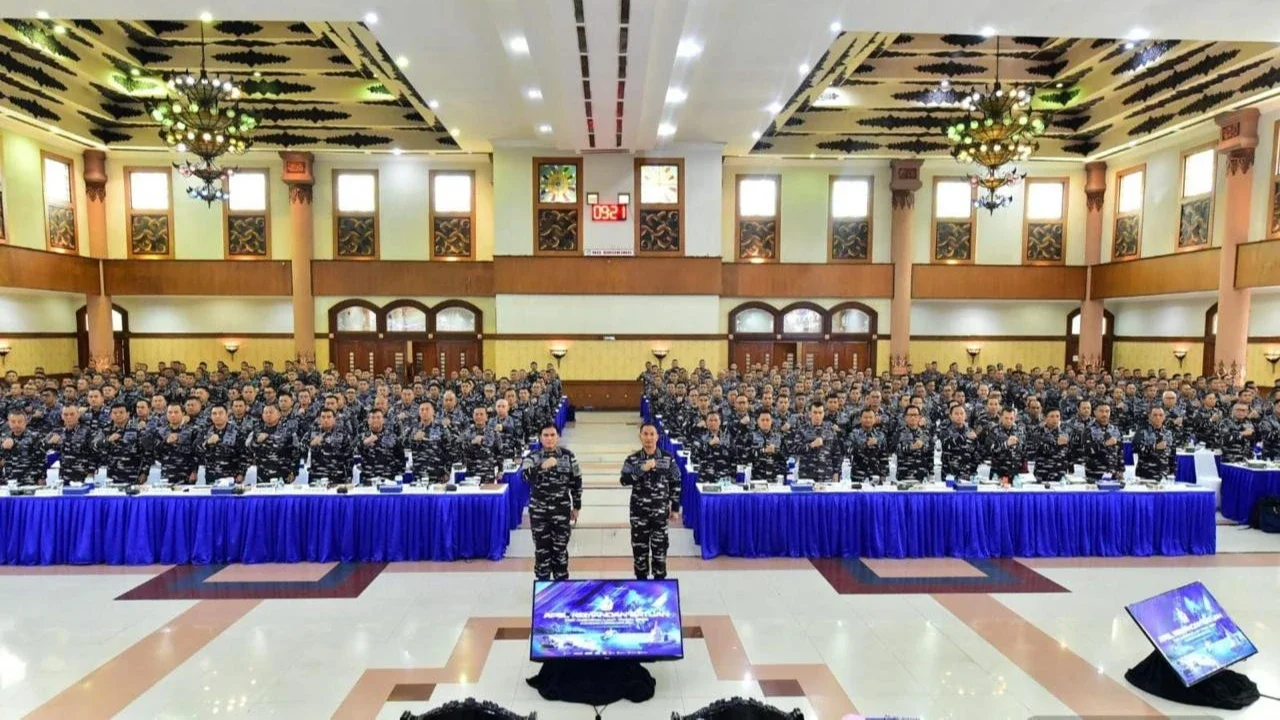 Kasal Pimpin Apel Komandan Satuan TNI AL, Instruksikan Fokus Penanganan Bencana di Sumatra