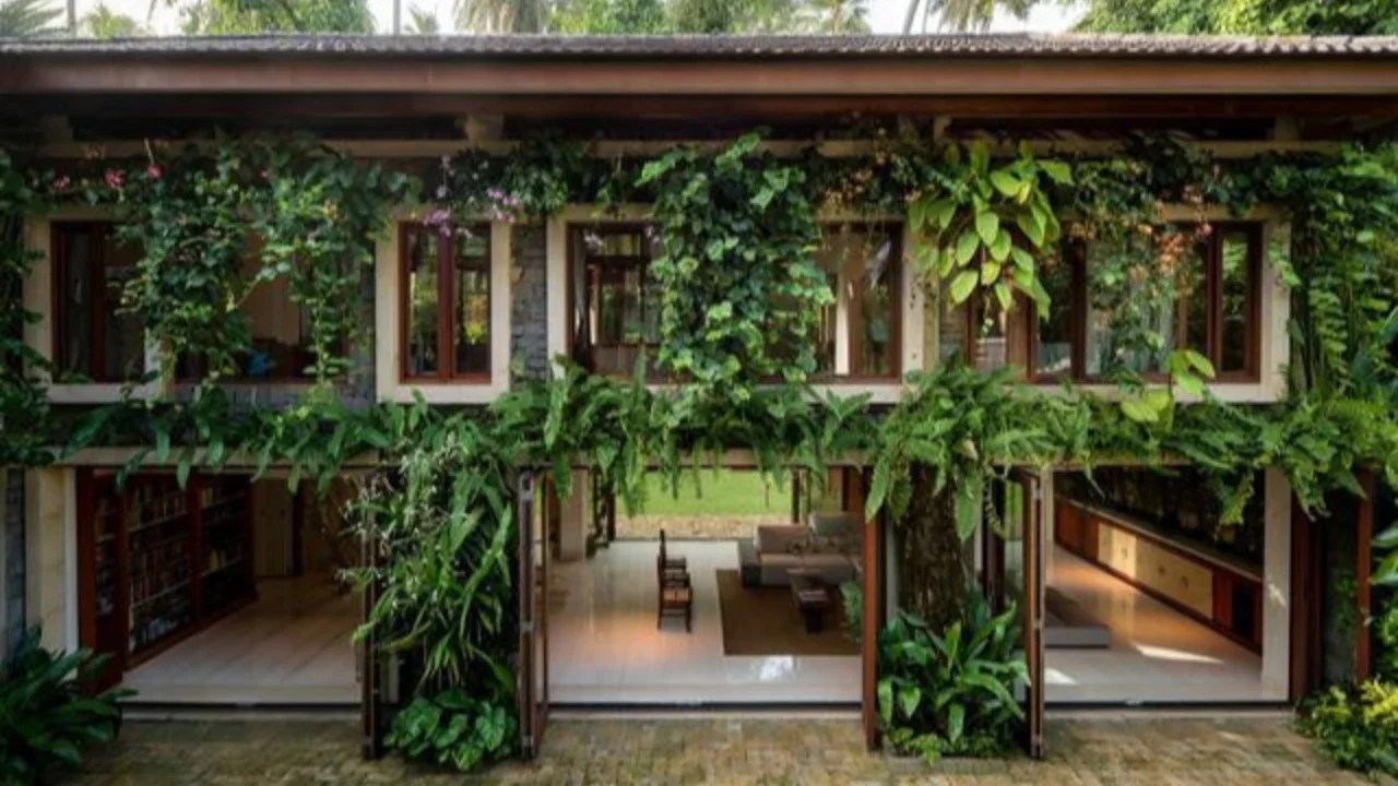 Model Tampak Depan Rumah Minimalis Asri dengan Tanaman Rambat. Foto: