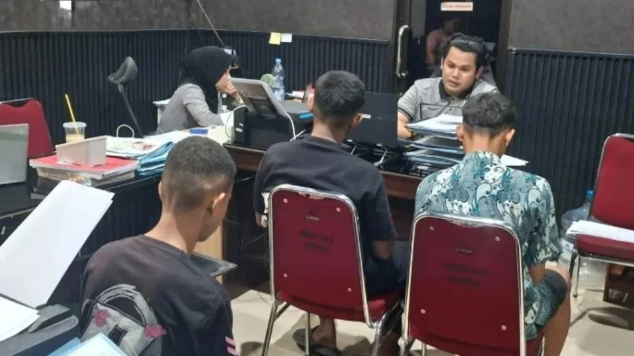 3 Remaja Jebol Jendela Ruang Guru, Curi 9 Laptop Chromebook Dijual Rp100.000 buat Beli Rokok