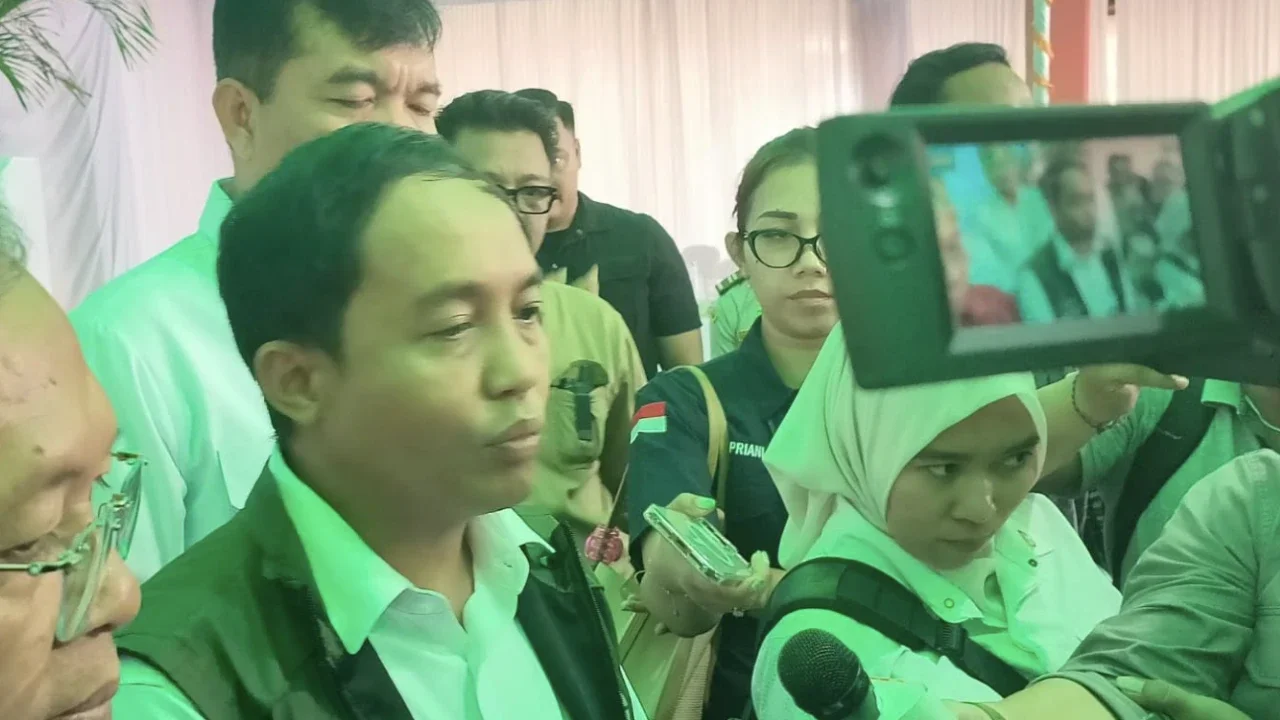 Respons Menhut Raja Juli Antoni soal Pembakaran Mahkota Cenderawasih di Papua