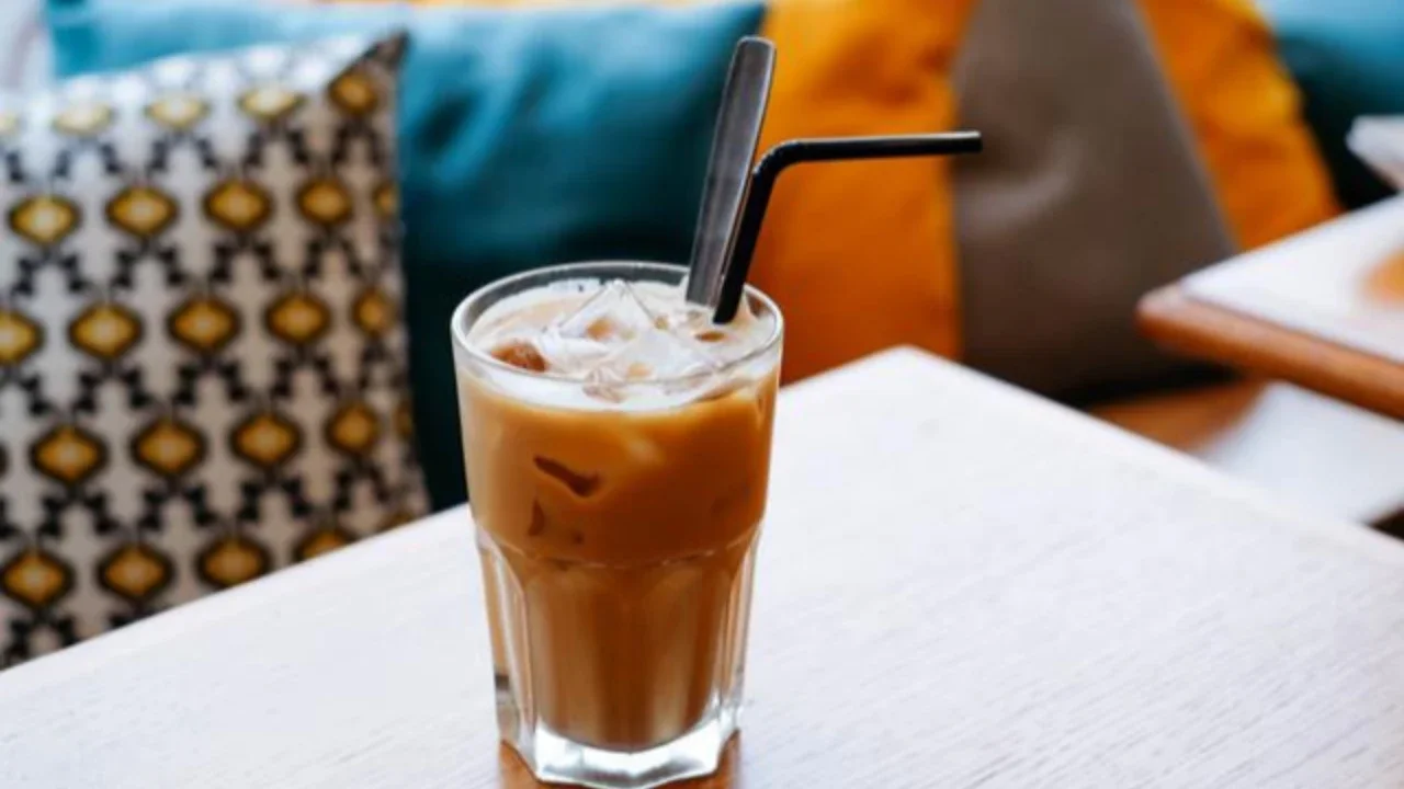 Ide Jualan Es Kopi Susu Rumahan Sistem Delivery/ Ilustrasi AI
