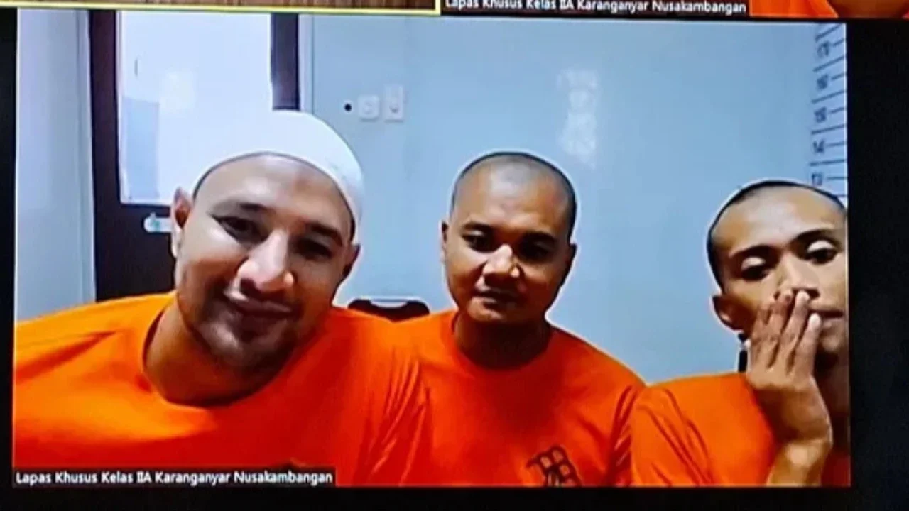 Ammar Zoni Tampil Beda Pakai Peci Putih dari Nusakambangan, Eksepsi Ditolak JPU