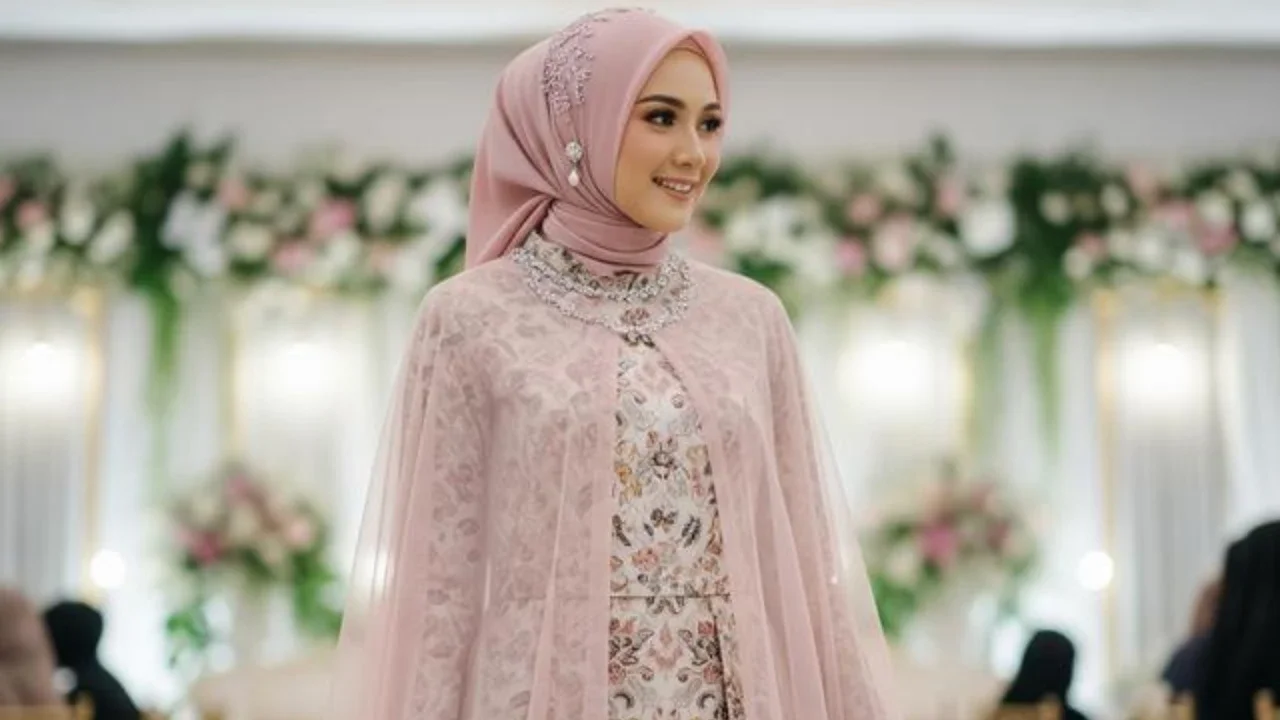 Model Gamis 3 Dunia (Image by Gemini AI)