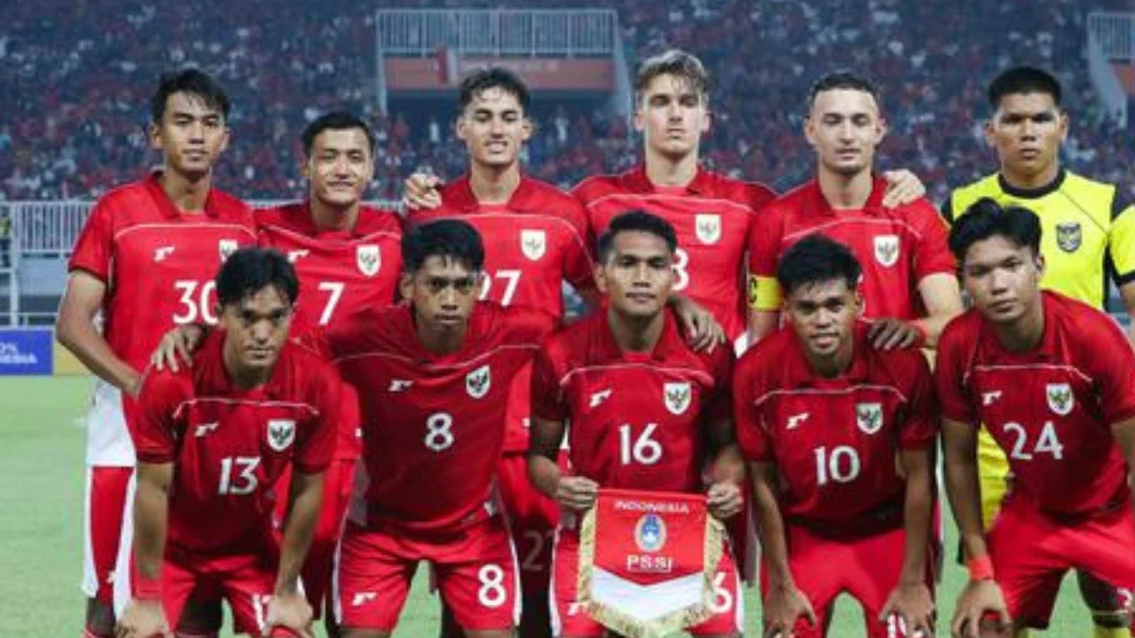 Skuad Timnas Indonesia U-22 saat berhadapan dengan Mali U-22 yang dilangsungkan di Stadion Pakansari, Bogor, Jawa Barat, Sabtu (15/11/2025). (Bola.com/M Iqbal Ichsan)