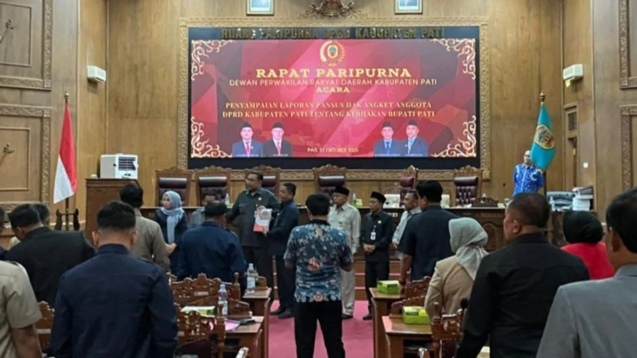 Suasana rapat paripurna ke-15 masa sidang IV tahun 2020-2021 di Kompleks Parlemen, Senayan, Jakarta, Selasa (23/3/2021). Rapat beragendakan mendengar laporan Baleg DPR terkait penetapan prole