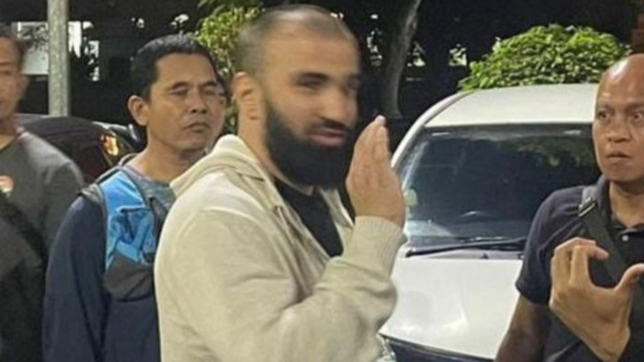 Satu dari sembilan pelaku perampokan dan penculikan terhadap WNA Ukraina yang merugikan korban sekitar Rp3,4 miliar berhasil ditangkap di Bandara Ngurah Rai, Bali, sementara delapan lainnya masih buron.