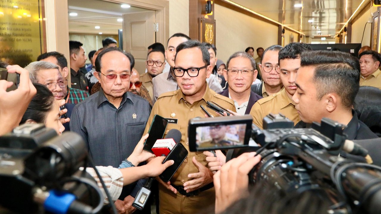Wamendagri Bima Arya Saat Rapat Kerja bersama Komite I DPD