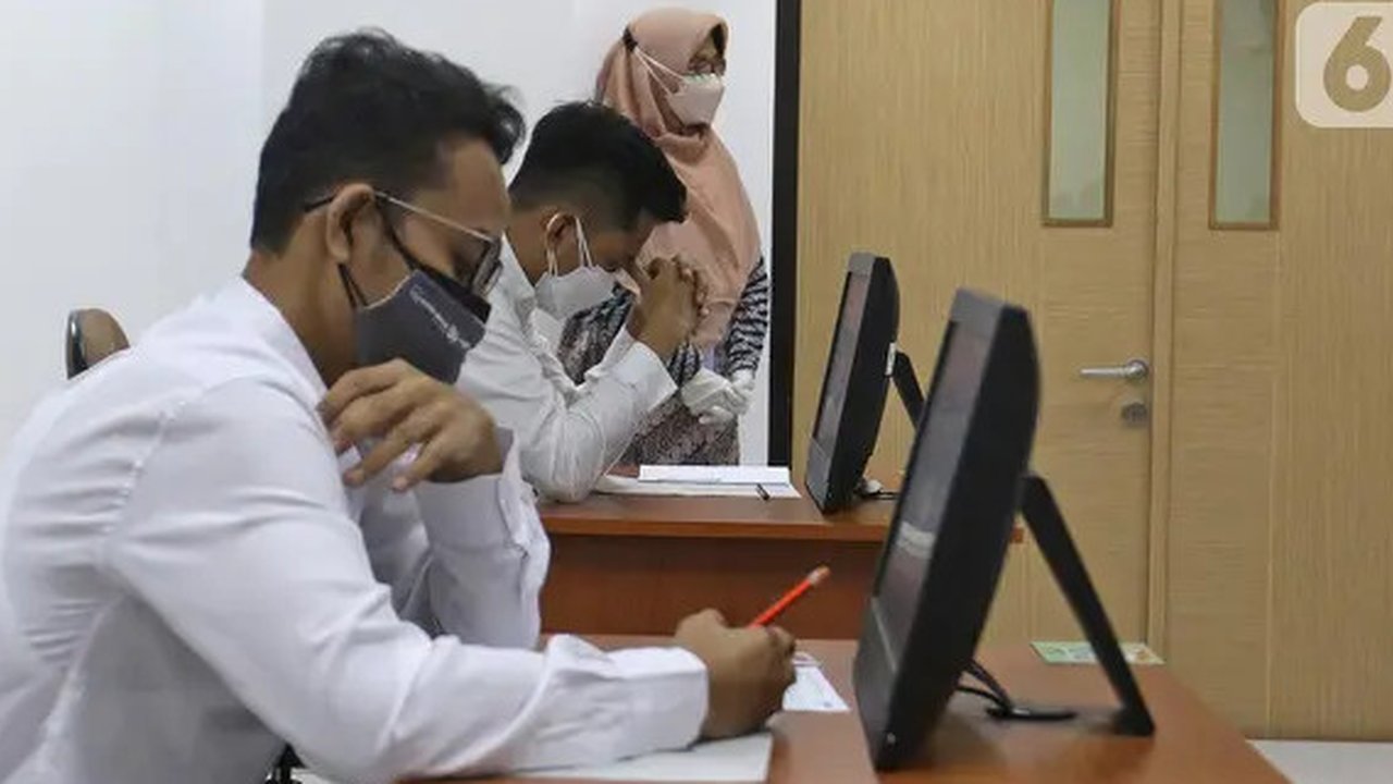 BKPSDM Batam seleksi 1.039 pelamar PPPK tahap II; proses administrasi berlangsung hingga 8 Februari 2025, dengan rincian pelamar bidang teknis, guru, dan kesehatan; pengumuman hasil seleksi pada Februari 2025.