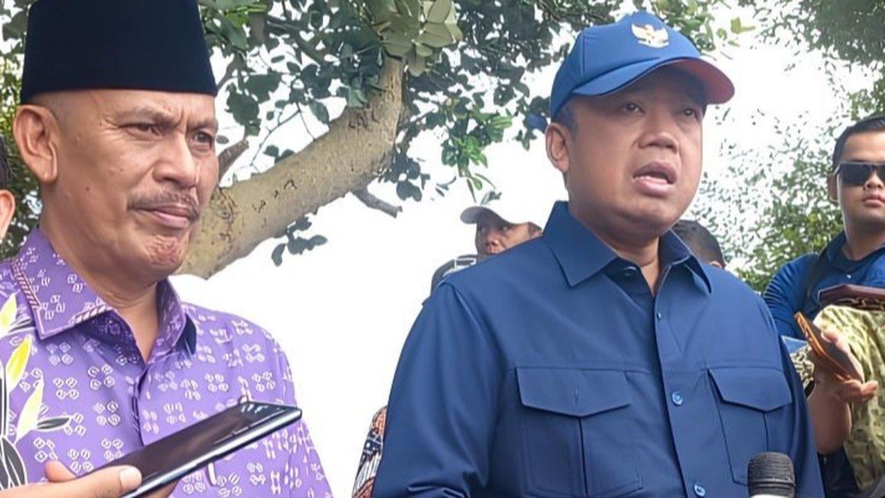 Masyarakat Anti-Korupsi (MAKI) dan LBH Muhammadiyah mendesak pencekalan Kades Kohod, Arsin, atas dugaan pemalsuan girik tanah dan pencucian uang di Kabupaten Tangerang, berdasarkan temuan indikasi kuat keterlibatannya dalam kasus tersebut.