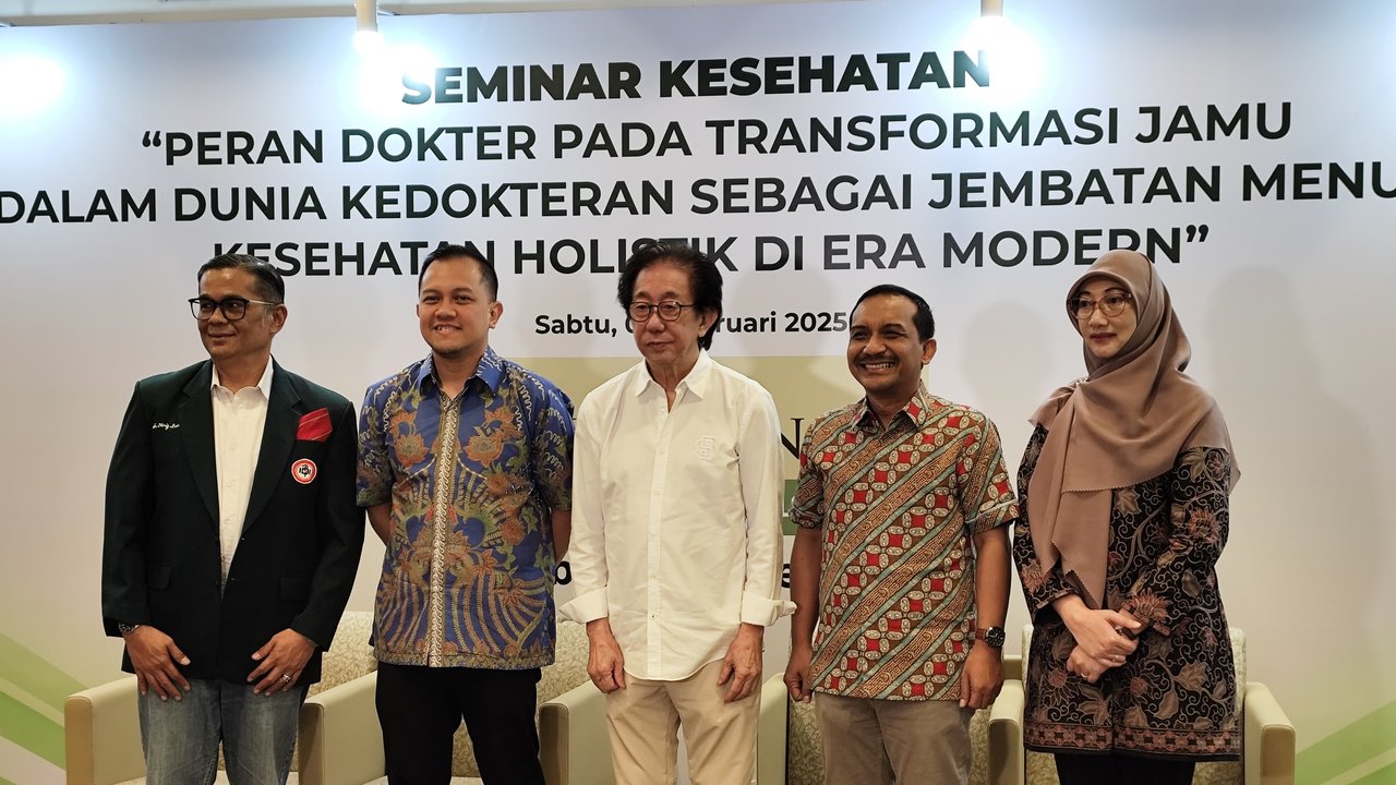 Seminar “Peran Dokter pada Transformasi Jamu dalam Dunia Kedokteran sebagai Jembatan Menuju Kesehatan Holistik di Era Modern”, di RSU Bunda Margonda, Depok, Jawa Barat, Sabtu (8/2/2025).
