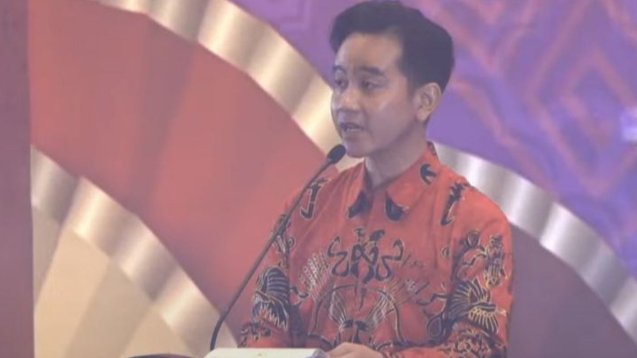 Wakil Presiden Gibran Rakabuming Raka menyampaikan harapan agar semua shio meraih keberuntungan di tahun 2025, meskipun hanya tiga shio yang diprediksi paling beruntung dalam perayaan Imlek 2576.