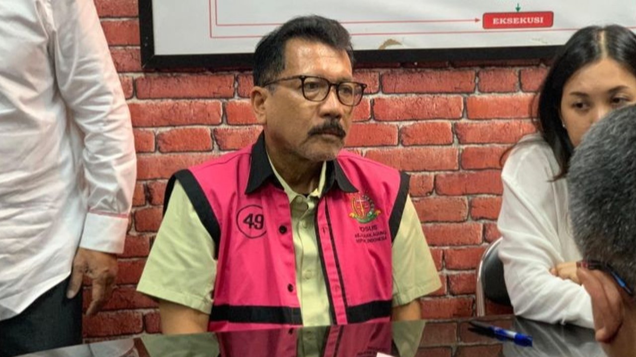 Kejaksaan Agung (Kejagung) resmi menyerahkan tersangka Zarof Ricar, mantan Kepala Balitbang Kumdil MA, kepada JPU terkait kasus dugaan suap dalam penanganan perkara kasasi Ronald Tannur, dan kini siap menghadapi proses persidangan.