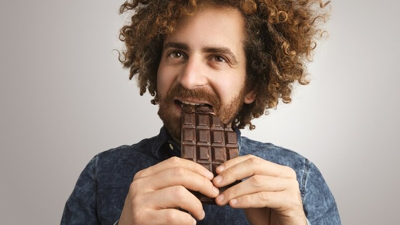 Ilustrasi Makan Cokelat