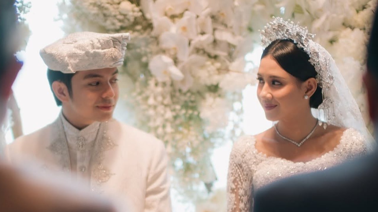 Angga Yunanda dan Shenina Cinnamon resmi menikah.