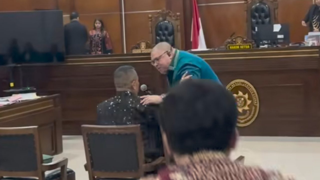 Razman Nasution Ngamuk di Ruang Sidang hingga Nyaris Pukul Hotman Paris