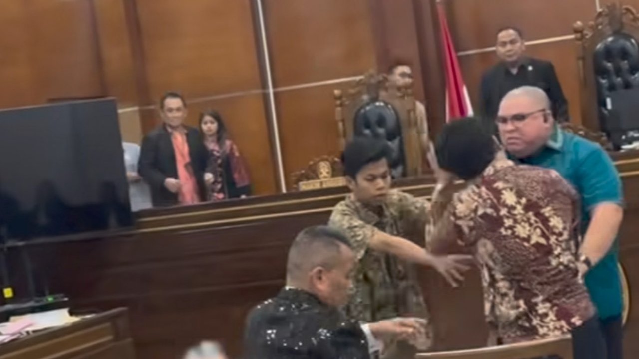 Razman Nasution Ngamuk di Sidang lalu Mendatanginya, Hotman Paris Buat Pengakuan Mengejutkan Soal Tinju