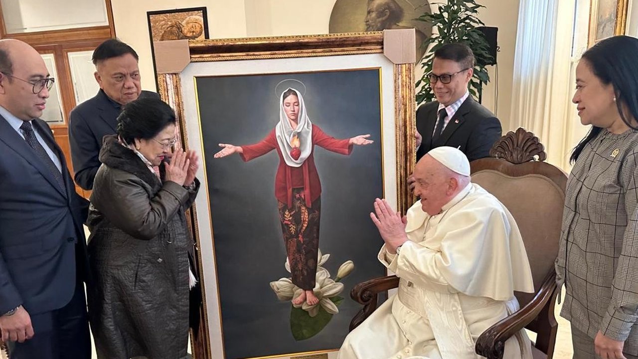 Pertemuan Hangat di Vatikan Megawati dan Puan Maharani Bertemu Paus Fransiskus