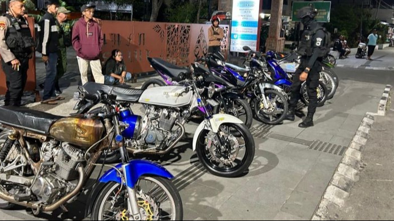 Polresta Surakarta gencar razia motor knalpot brong yang meresahkan warga Solo, menindak tegas pelanggar dengan tilang dan wajib ganti knalpot standar.