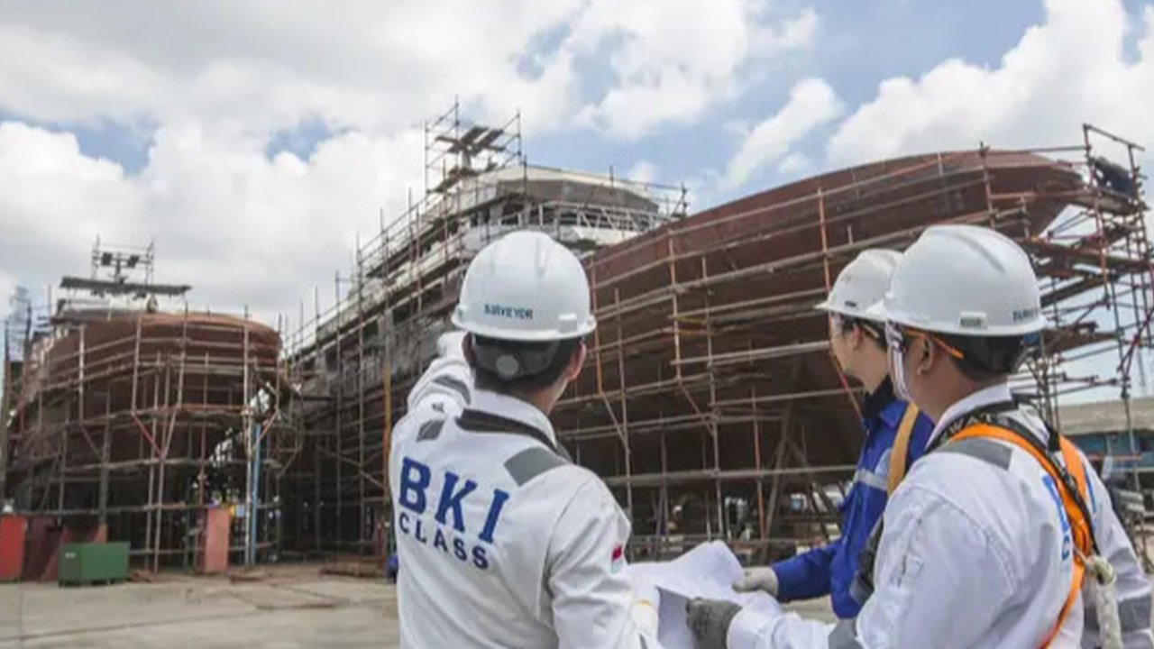 Aktifitas kapal ekspor inpor di pelabuhan Tanjung Priok, Jakarta, Jumat (26/5). Badan Pusat Statistik (BPS) mencatat neraca perdagangan Indonesia mengalami surplus 1,24 miliar . (Liputan6.com