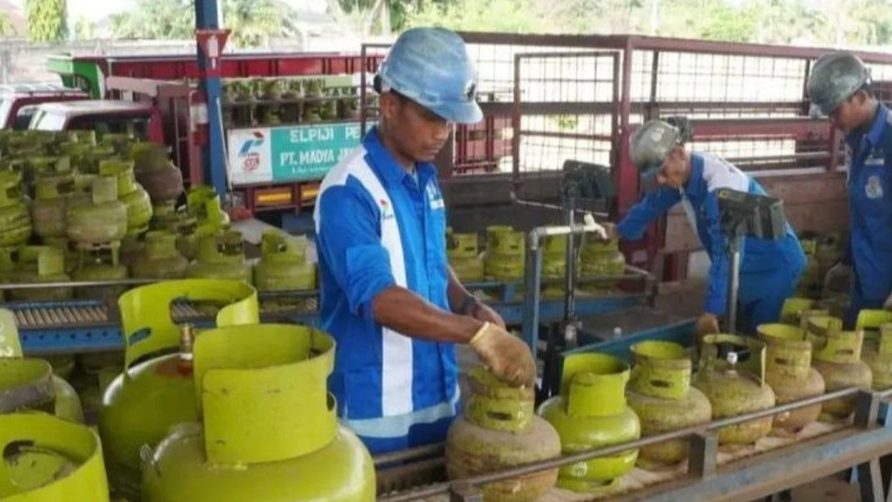 Pertamina Patra Niaga menjamin pasokan dan distribusi LPG 3 kg di Sumatera Bagian Selatan aman dan lancar, serta mengimbau masyarakat untuk membeli di pangkalan resmi dan melaporkan jika menemukan masalah.