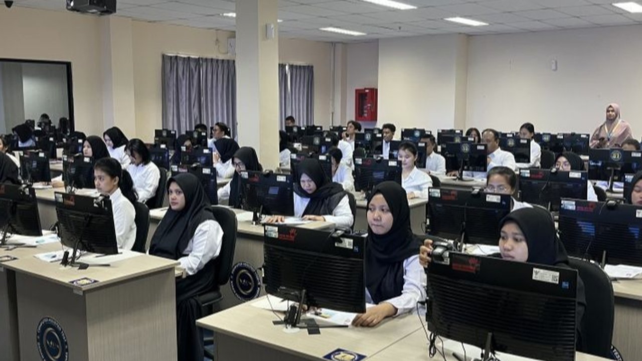 BKPSDM Batam seleksi 1.039 pelamar PPPK tahap II; proses administrasi berlangsung hingga 8 Februari 2025, dengan rincian pelamar bidang teknis, guru, dan kesehatan; pengumuman hasil seleksi pada Februari 2025.