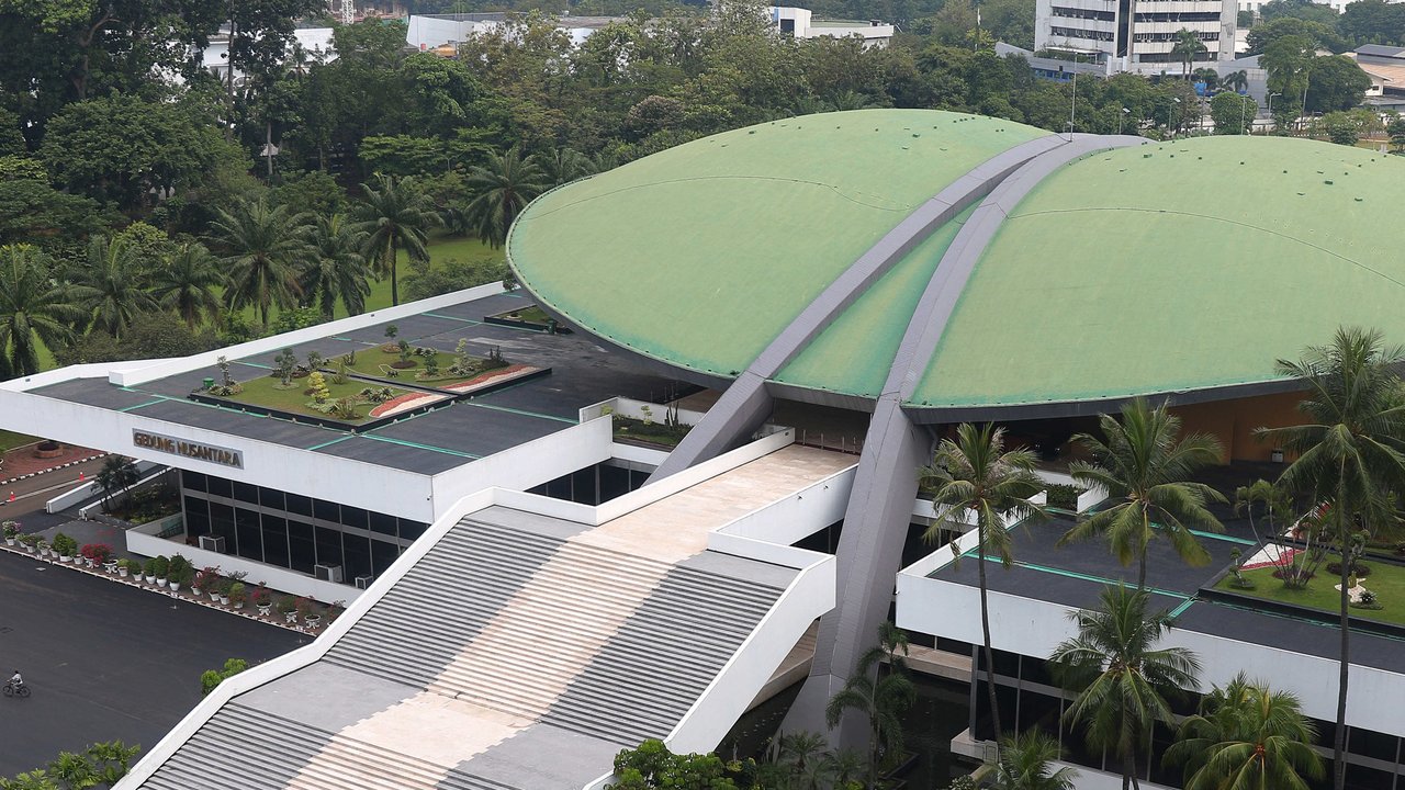 Pemandangan Gedung Nusantara atau Gedung Kura-Kura di Kompleks Parlemen, Senayan, Jakarta, Kamis (19/5/2022). DPR RI menganggarkan Rp 4,5 miliar untuk pengecatan, waterproofing, dan sejumlah komponen terkait dome Gedung Kura-Kura. (Liputan6.com/Angga Yuniar)