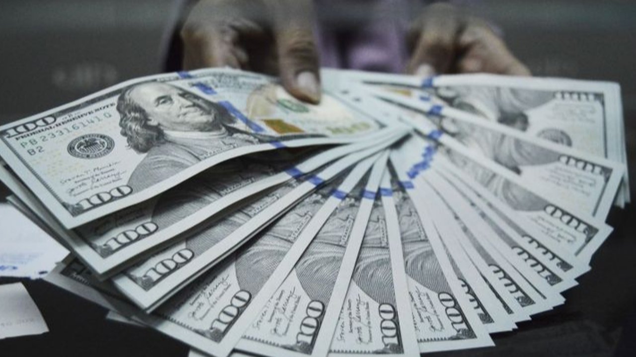 Bank Indonesia (BI) laporkan cadangan devisa Indonesia pada akhir Januari 2025 mencapai 156,1 miliar dolar AS, meningkat dari bulan sebelumnya dan cukup untuk membiayai impor selama 6,7 bulan.