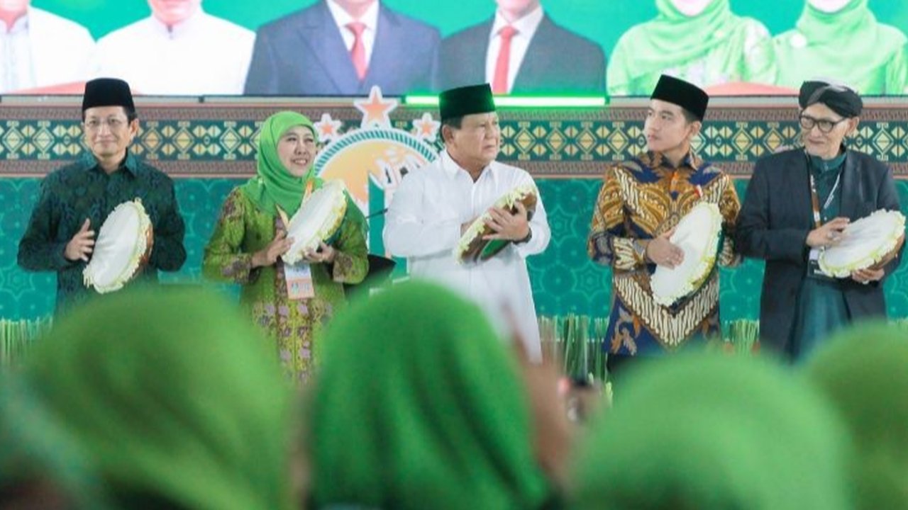 Presiden Prabowo Subianto menyampaikan apresiasi yang tinggi terhadap peran penting Nahdlatul Ulama (NU) dalam mempertahankan kemerdekaan Indonesia, khususnya dalam perjuangan di Surabaya pada 10 November 1945 dan dalam pembangunan bangsa saat ini.