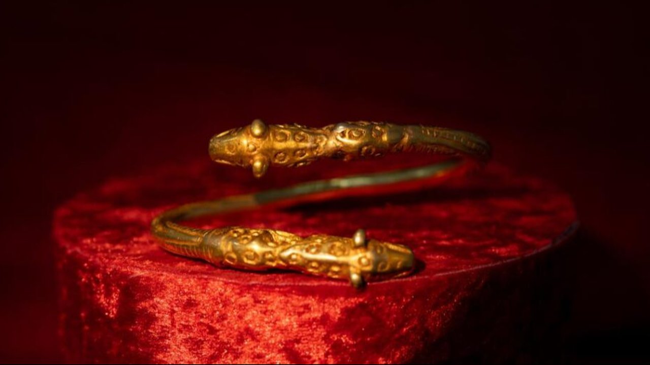 Arkeolog Temukan Harta Karun Saat Menggali 9 Makam Kuno, Ada Gelang Emas Seberat 370 Gram