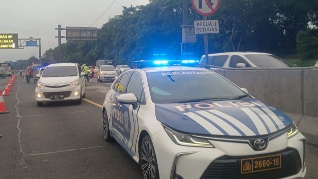 Kepadatan arus balik di Tol Jakarta-Cikampek pada liburan Isra Mikraj dan Imlek membuat petugas menerapkan contraflow mulai KM 55 hingga KM 47, bahkan diperpanjang hingga KM 65 untuk mengurai kemacetan.