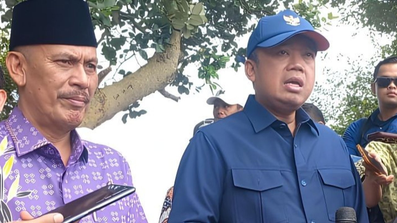 Masyarakat Anti-Korupsi (MAKI) dan LBH Muhammadiyah mendesak pencekalan Kades Kohod, Arsin, atas dugaan pemalsuan girik tanah dan pencucian uang di Kabupaten Tangerang, berdasarkan temuan indikasi kuat keterlibatannya dalam kasus tersebut.
