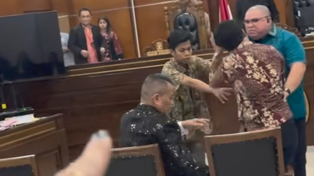 Razman Nasution Ngamuk di Sidang lalu Mendatanginya, Hotman Paris Buat Pengakuan Mengejutkan Soal Tinju