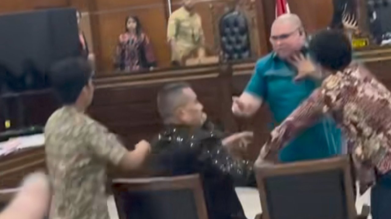 Razman Nasution Ngamuk di Sidang lalu Mendatanginya, Hotman Paris Buat Pengakuan Mengejutkan Soal Tinju