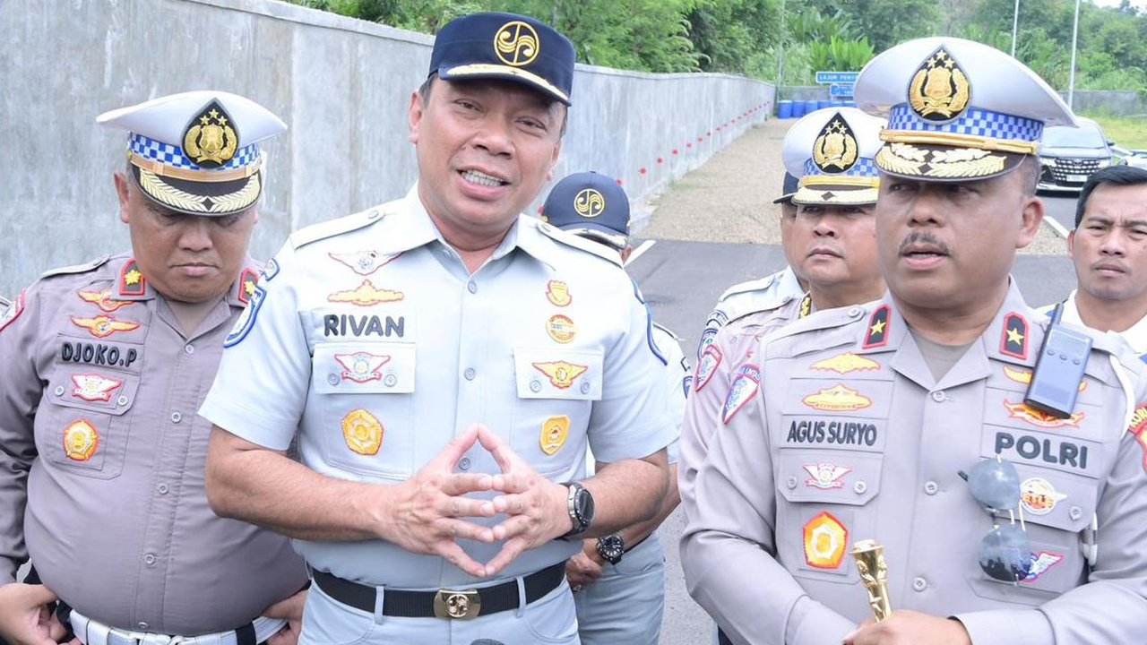 Direktur Utama PT Jasa Raharja, Rivan A Purwantono dan Kakorlantas Polri Brigjen Pol Agus Suryonugroho