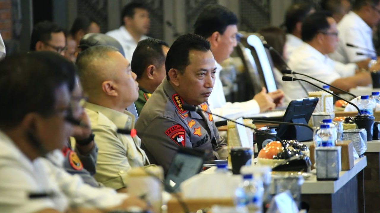 Kapolri Pimpin Apel Gelar Pasukan Operasi Lilin 2024 Pengamanan Natal dan Tahun Baru
