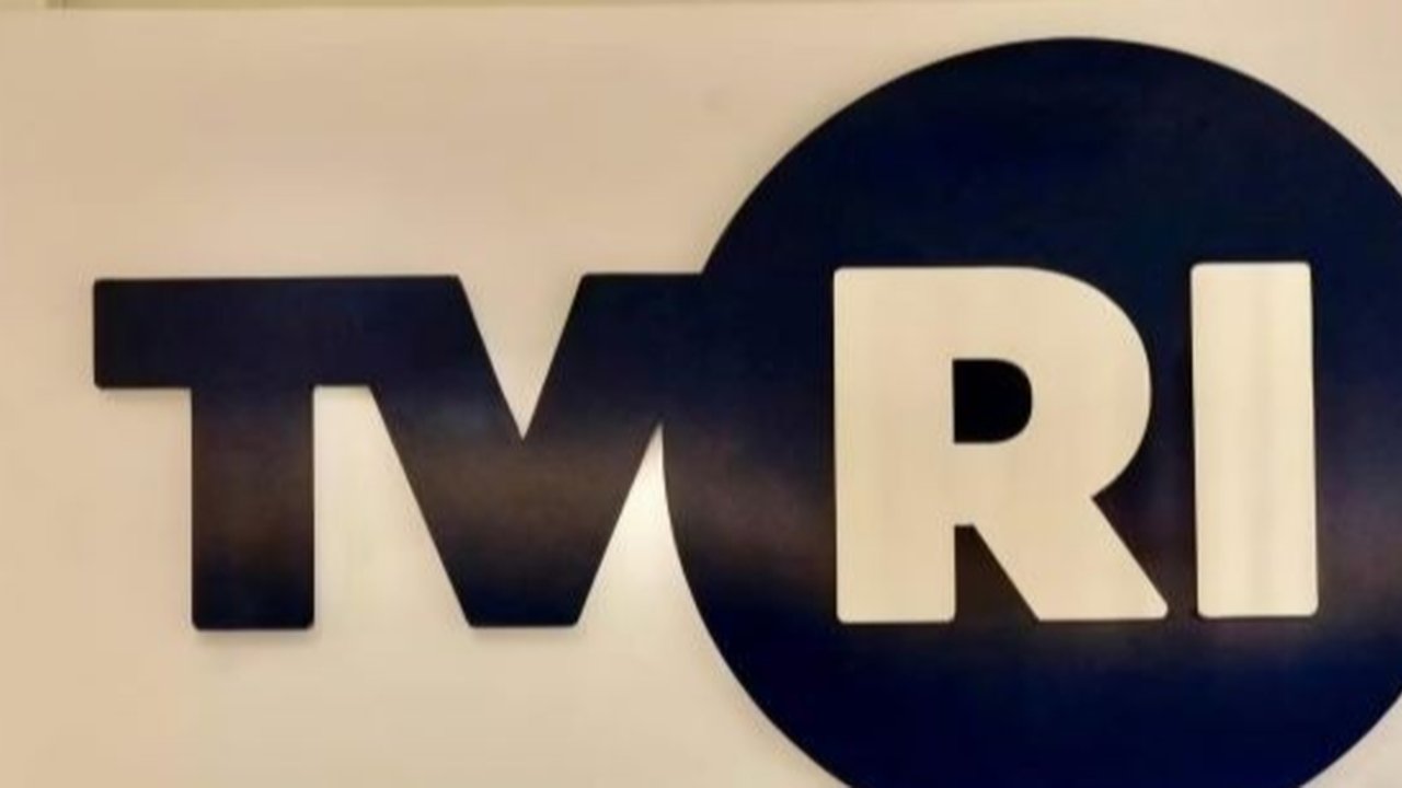 Direktur Utama TVRI membantah kabar PHK massal, menjelaskan penghentian kerja sama dengan kontributor dan outsourcing sebagai kebijakan efisiensi di tingkat daerah, bukan PHK karyawan tetap.