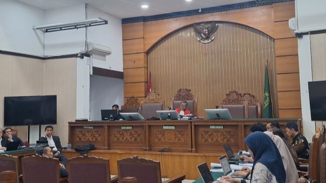 Tim kuasa hukum Hasto Kristiyanto meminta KPK menghadirkan bukti baru dalam sidang praperadilan terkait penetapannya sebagai tersangka kasus Harun Masiku, meragukan keabsahan bukti yang sudah ada.