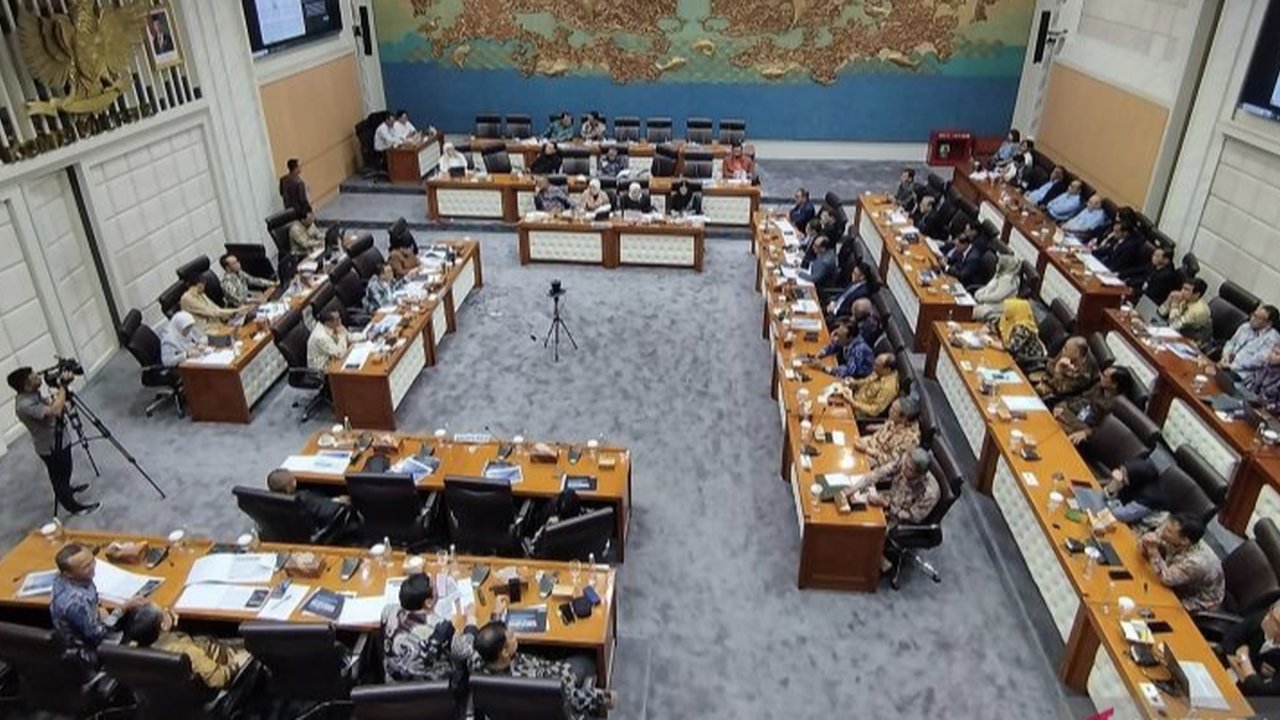Komisi VII DPR RI melakukan rapat dengar pendapat dengan TVRI, RRI, BSN, dan ANTARA untuk membahas rekonstruksi anggaran setelah kebijakan efisiensi pemerintah sebesar Rp256,1 triliun pada tahun anggaran 2025.