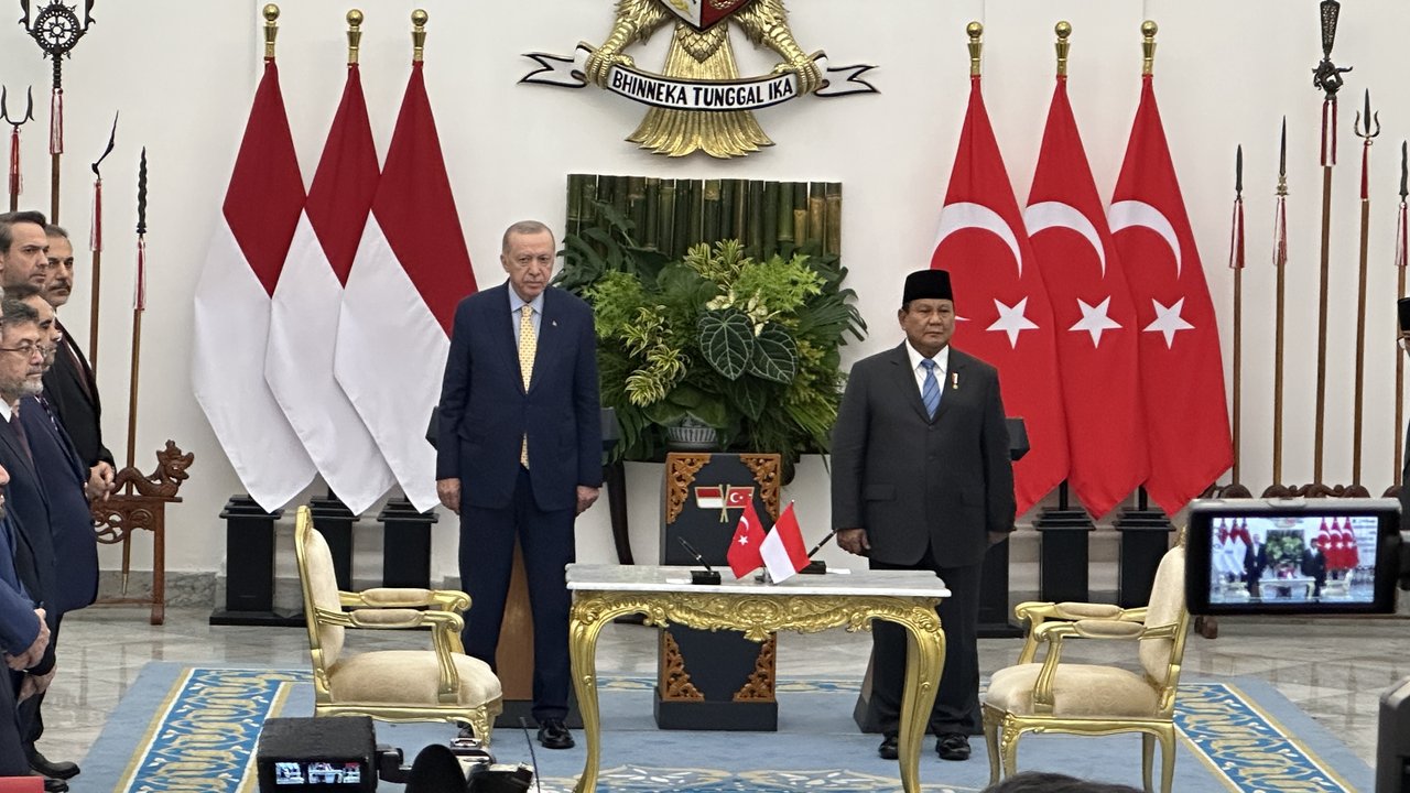 Presiden Prabowo Subianto (kiri) dan Presiden Turki Recep Tayyip Erdogan selama upacara penyambutan di Istana Kepresidenan Bogor, Jawa Barat, pada Rabu (12/2/2025).